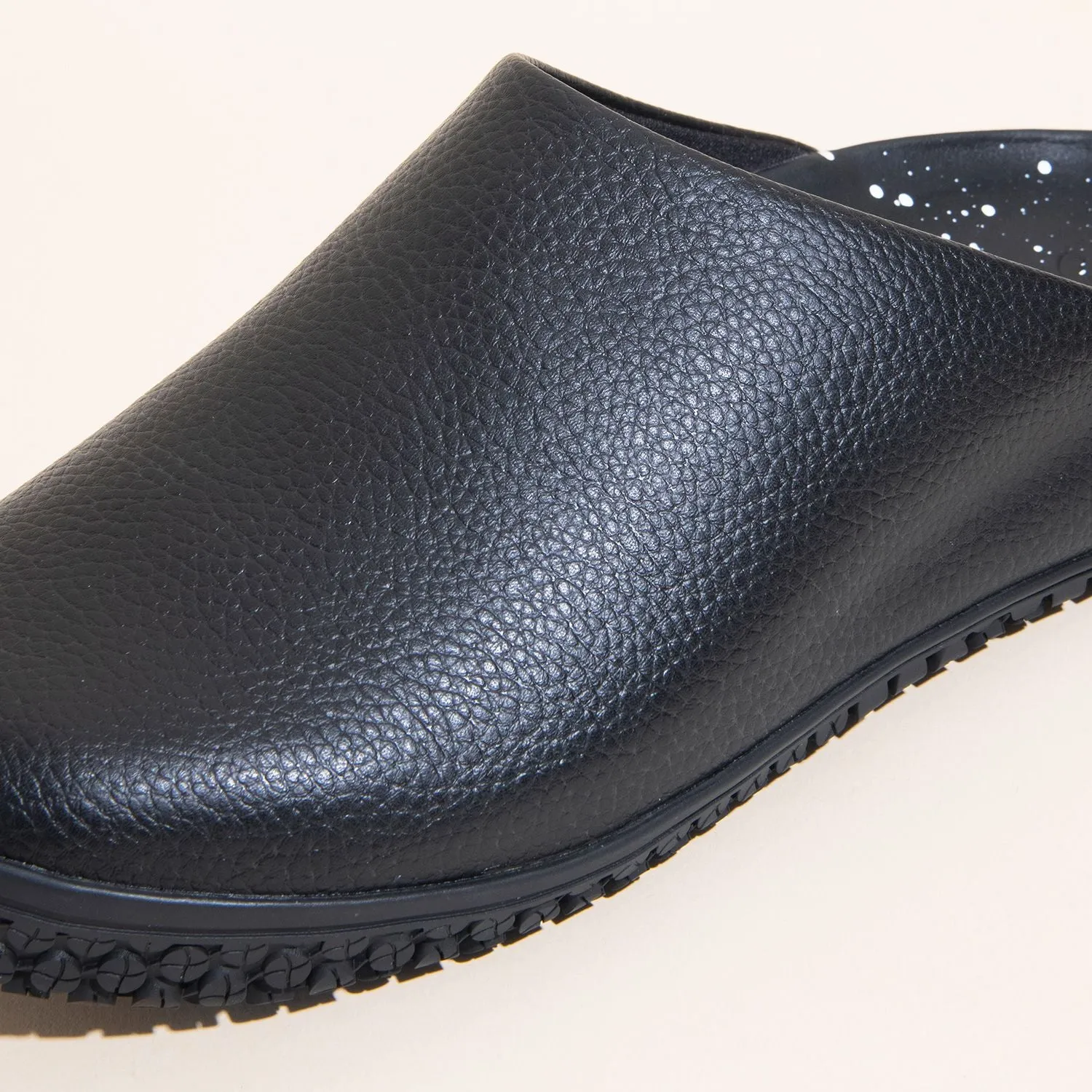 The Clog - Black Speckle